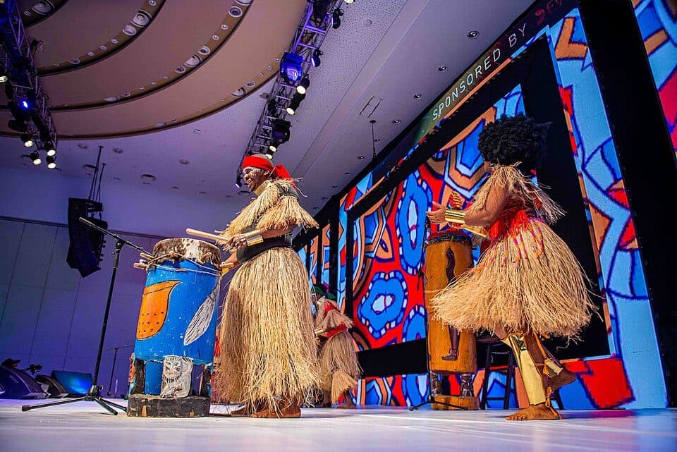 Danse traditionnelle sur scène